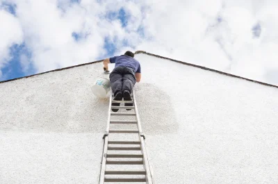 Peinture extérieure à Ispoure — façades et ravalement
